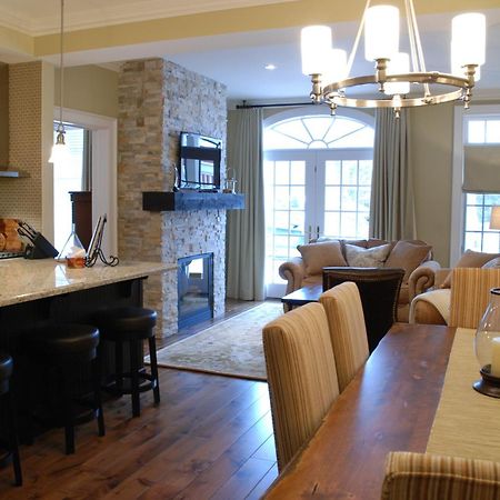 124 On Queen Hotel & Spa Niagara-on-the-Lake Exteriér fotografie A modern open-plan kitchen and dining room