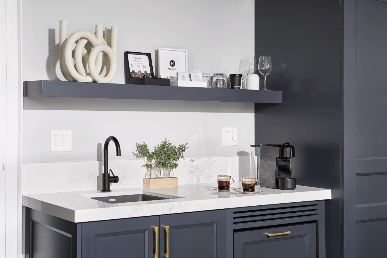 124 On Queen Hotel & Spa Niagara-on-the-Lake Exteriér fotografie A coffee station in a home