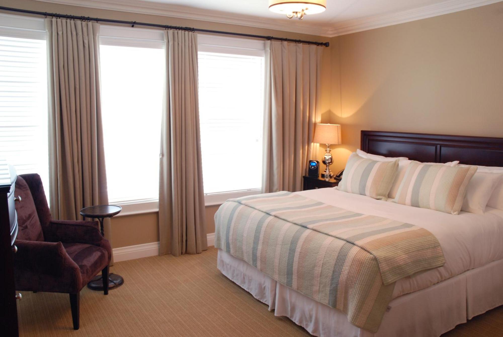 124 On Queen Hotel & Spa Niagara-on-the-Lake Exteriér fotografie A bedroom at the Inn