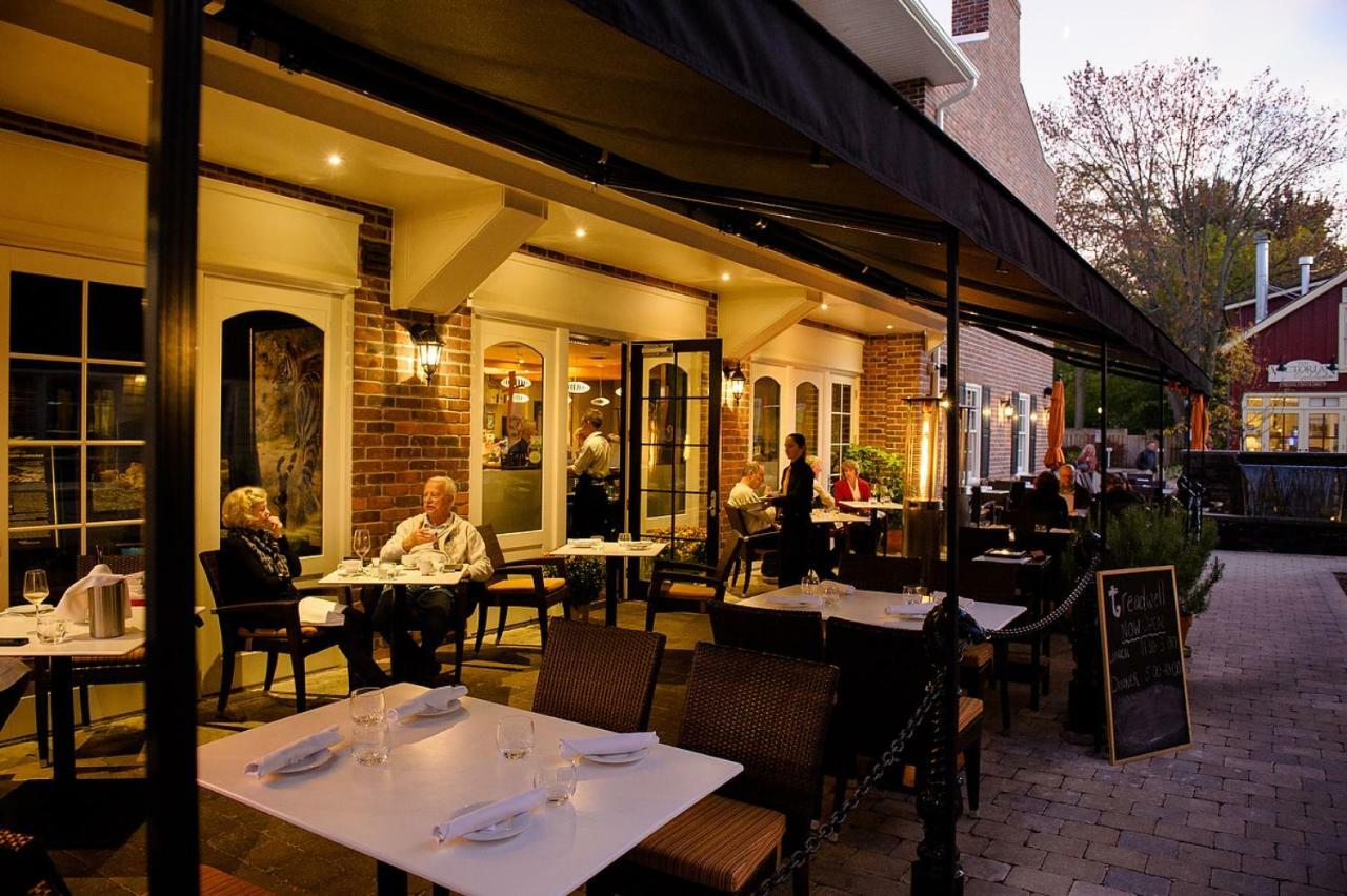 124 On Queen Hotel & Spa Niagara-on-the-Lake Exteriér fotografie The restaurant in 2011