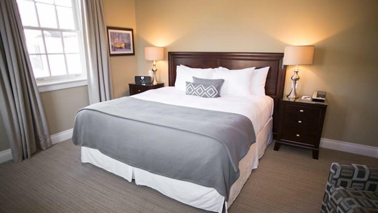 124 On Queen Hotel & Spa Niagara-on-the-Lake Exteriér fotografie A guest room at the Inn at St. John's